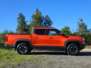 Nueva camioneta BYD Shark 6 Premium PHEV con volante a la derecha, sistema de tracción total AWD, modos de conducción para todo tipo de terreno y capacidad de remolque de alta resistencia. - Product Image 5