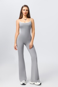 Tuta da yoga aderente e comoda con spalline incrociate, schiena scoperta e stampa a righe color block. - Product Image 2