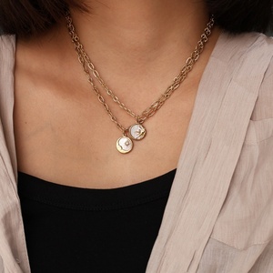 Collar Zoryn de Acero Inoxidable Impermeable con Colgante de Moneda de Nácar, Cadena de Eslabones con Diseño de Sol y Luna, Chapado en Oro, Regalo para Mujer - Product Image 3