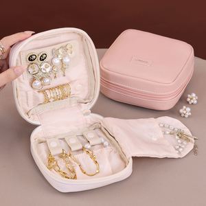 Sac Organisateur Exquis Résistant à l'Eau avec Fermeture Éclair, Grande Capacité Portable pour Boucles d'Oreilles, Colliers, Mini Porte-Bagues - Product Image 1