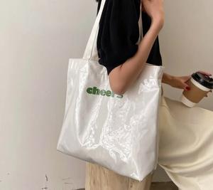 Sac de voyage en toile personnalisée en PVC avec fermeture éclair, imperméable, sac de shopping en toile enduite de PVC pour cadeau - Product Image 6