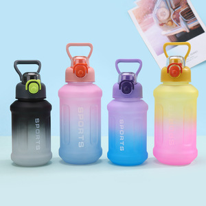 Botella de Agua de Plástico con Tapa y Asa, Color Degradado, Gran Capacidad, Portátil, para Deportes, Senderismo, Ciclismo y Viajes Diarios - Product Image 1