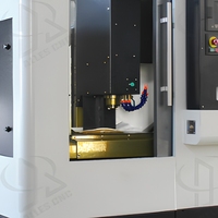 Machine de fraisage CNC verticale à faible encombrement pour la production en atelier de précision