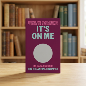 หนังสือ "It's On Me" โดย ซาร่า คูบูริ หนังสือปกอ่อนภาษาอังกฤษ คู่มือพัฒนาตนเองและสร้างแรงบันดาลใจ - Product Image 2