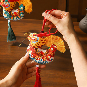 Colgante de sachet del Festival del Barco Dragón, sachet de la paz estilo chino, colgante portátil de artemisia, adorno para coche, regalo terminado - Product Image 1