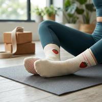 Chaussettes de yoga et de Pilates sportives antidérapantes en coton tricoté 100 % avec logo personnalisé, soutien de la voûte plantaire respirant pour femmes - Vente en gros OEM