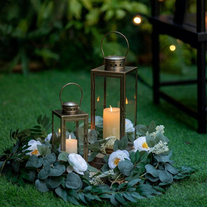 Grandes lanternes décoratives d'extérieur de 13.8 pouces de haut Lanterne rustique en métal avec verre Bougeoir vintage doré pour mariage - Product Image 1