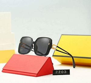Lunettes de soleil <span class=keywords><strong>tendance</strong></span> de luxe vintage pour femmes <span class=keywords><strong>2022</strong></span> 7703 Nouvelle mode Style INS Polarisées Gris Violet Métal Vente en gros Gafas De Sol - Product Image 2