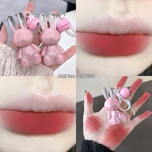 Brillo labial portátil vegano mate con diseño de oso y conejo, personalizado, de marca privada, con forma de llavero, tinte cosmético de maquillaje, color rosa. - Product Image 4