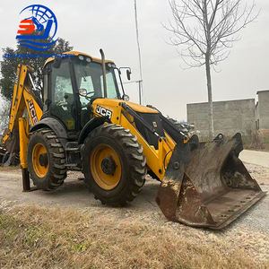 Chargeuse-pelleteuse JCB 4CX d'occasion, avec bras télescopique et cabine climatisée, idéale pour les travaux publics, l'entretien routier et les projets de terrassement - Product Image 2