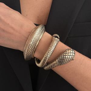 Bracciali e Braccialetti Aperti da Donna in Stile Retrò con Design a Serpente Intrecciato, Gioielli Raffinati alla Moda con Finitura Effetto Invecchiato - Product Image 2