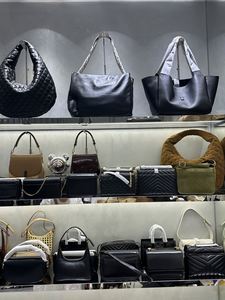 Wholesale China Brand New High Quality Luxury Designer Tote <b>Bags</b> Women's Shoulder <b>Bags</b> Zipper Closure Two Handles Waterproof PU - Product Image 6