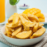 Gezonde hele mango snacks, gevriesdroogd in bulk, vacuüm verpakt, geconserveerd met natuurlijke zoetmaker, zuurzoete gesneden stukjes.