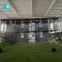 Maison de luxe préfabriquée en conteneur extensible à deux étages avec architecture élégante et balcon