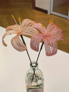 Ramo de Lirios Calla Franceses con Cuentas de Imitación de Perlas, Hecho a Mano, Recuerdo de Boda Eterno - Product Image 3