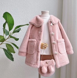 Abbigliamento Invernale per Bambini all'Ingrosso, Cappotti in Pelliccia per Bambine con Borsa, Caldi Cappotti in Pile Stile Coreano alla Moda - Product Image 4