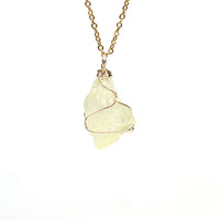 Collier pendentif en pierre brute naturelle enroulée de fil, breloque en cristal de guérison naturelle pour la fabrication de bijoux et cadeaux, vente en gros