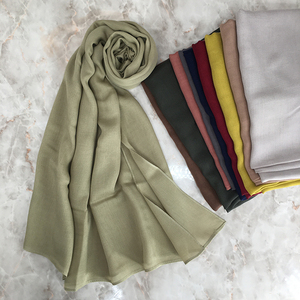 Tốt Nhất Bán Cao Cấp <span class=keywords><strong>Viscose</strong></span> Phương thức Headscarf Khăn Choàng Mềm Ánh <span class=keywords><strong>S</strong></span>áng Trọng Lượng Tre Dệt Phương thức Hijab Đồng Bằng Mỏng Phương thức Khăn - Product Image 4