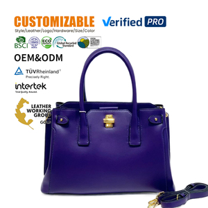 กระเป๋าสะพาย<span class=keywords><strong>ท</strong></span>รงสี่เหลี่ยมขนาดใหญ่สำห<span class=keywords><strong>รับ</strong></span>ผู้หญิง ดีไซน์หรูหรา<span class=keywords><strong>ท</strong></span>ันสมัย พร้อมตัวล็อคและสายสะพายคู่ ตกแต่งด้วยผ้าพันคอสีพื้น - Product Image 1