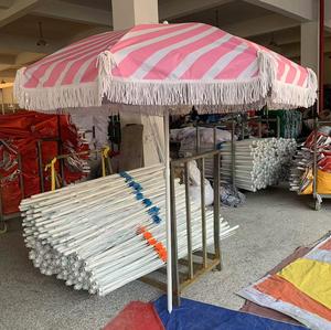 <span class=keywords><strong>Parasol</strong></span> de plage personnalisé en fibre de verre coupe-vent de luxe de 6,5 pieds avec pompon de 11cm - Product Image 1