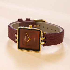 El Reloj de Cuarzo de Lujo para Mujer Más Vendido, Elegante y Sencillo, con Esfera Dorada y Negra, Resistente al Agua - Product Image 4