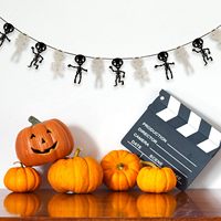 Guirlande d'Halloween avec squelettes, chauves-souris, citrouilles et fantômes pour les murs et les portes d'Halloween