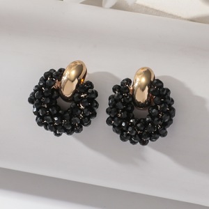 Boucles d'oreilles créoles bohèmes vintage faites à la main en gros, perles colorées en cristal avec accents dorés pour femmes - Product Image 3