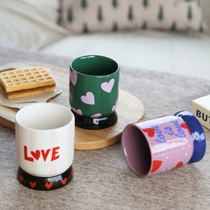 Mug à café occidental classique, design Ins, à pied haut, motif cœur et texte d'amour personnalisable, compatible lave-vaisselle, pour petit-déjeuner, lait, eau, latte - Product Image 4