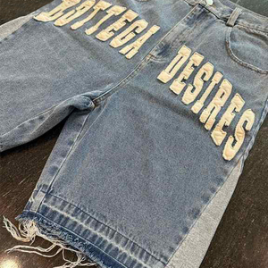 Pantaloncini con orlo grezzo con taglio dritto Athleisure da uomo lavorati a vita media in maglia Denim - Product Image 5