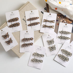 MUJU D426 Pinzas para el <span class=keywords><strong>pelo</strong></span> de mujer de acrílico con degradado de color leopardo, 6 cm, con diseño de mariposa, peine, festoneadas, ovaladas, translúcidas, con logotipo personalizado - Product Image 1