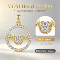 Cadeau pour la fête des mères : Collier pendentif en forme de cœur YILUN, bijoux élégants en argent sterling 925 plaqué or brillant avec inscription « MAMAN » pour maman