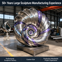 Sculpture en spirale en acier inoxydable sur mesure, artisanat métallique poli miroir, grande œuvre d'art extérieure durable pour hôtel, complexe hôtelier et jardin