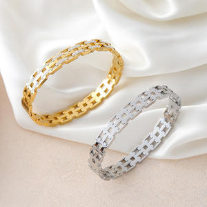 Brazalete con incrustaciones de diamantes ahuecados de moda de acero inoxidable 304, joyería personalizada de alta calidad al por mayor - Product Image 2