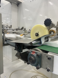 Línea de producción de pañales para adultos, servo completo, más nuevo diseño, proveedor de China - Product Image 6