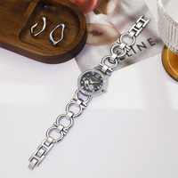Montre-bracelet à quartz pour femme, style rétro, avec strass et cadran ajouré, multicolore, haute esthétique, pour usage quotidien, cadeau, vente en gros