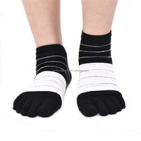OEM Chaussettes unisexes à 5 doigts Chaussettes en coton à rayures classiques et à cinq doigts au design personnalisé pour femmes
