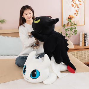 Nuevo Peluche de Dragón con Ojos Bordados <span class=keywords><strong>Grandes</strong></span>, Disponible en Dos Colores: Negro Fúria Nocturna y Blanco Fúria Luminosa, en Posición Acostada Boca Abajo - Product Image 4