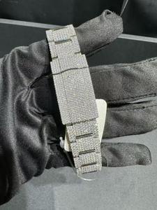 Montre en diamant Oud Mossinate entièrement sertie de pierres, qualité supérieure, idéale pour les fêtes et les occasions, disponible à un prix compétitif depuis l'Inde. - Product Image 2