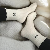 Chaussettes de yoga antidérapantes douces et luxueuses, chaussettes de Pilates à volants, taille unique, 100% coton, chaussettes confortables pour tous les jours