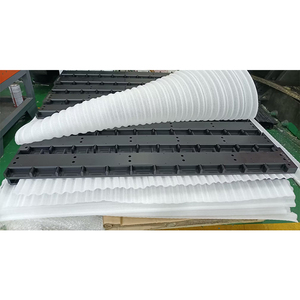 Pièces usinées CNC en <span class=keywords><strong>plastique</strong></span> PA66+GF30 noir de haute précision, sur mesure en Chine, pour entretoises de batterie - Product Image 4