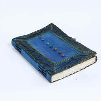 Journal artisanal en cuir véritable bleu avec cristaux Chakra – Carnet spirituel vintage à motifs gaufrés avec pierres Chakra colorées