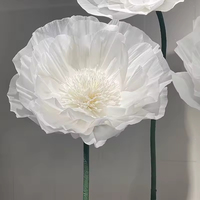Fleurs de pavot géantes en organza de soie blanches faites à la main, très demandées, avec support, pour la décoration de mariages, d'événements et de fêtes