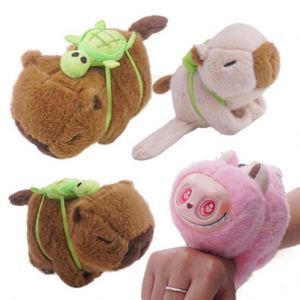 Pulsera de Peluche Súper Suave con Cierre Magnético de Anime, Relleno de Algodón PP, Forro de Malla, Diseño de Cabeza Grande, Alivio del Estrés, Unisex - Product Image 1