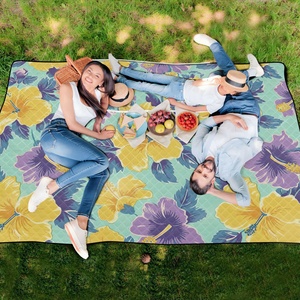 ผ้าห่มปิกนิกกันน้ำลายดอกชบาฮาวายขนาดใหญ่พิเศษ 60x80 นิ้ว พร้อมโลโก้สั่งทำพิเศษ กระเป๋าหิ้วแบบพับได้ ซักล้างได้ เหมาะสำหรับตั้งแคมป์ - Product Image 6