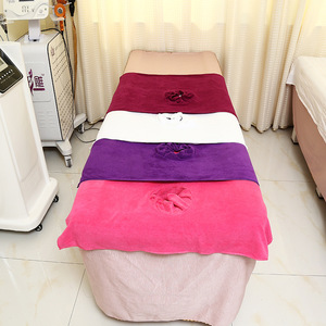 ผ้าขนหนูสำหรับเตียงนวดสีม่วง ขนาด 90x60 ซม. มีช่องสำหรับใบหน้า สำหรับใช้ในร้านเสริมสวย - Product Image 2