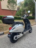 Cyclomoteur Scooter Électrique Étanche 72V 90Ah avec Écran LED, Moteur 1000W, Vitesse 45-65 Km/h, et Batterie au Lithium