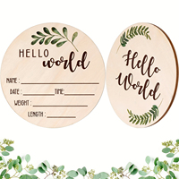Plaque de bienvenue ronde gravée en bois avec le nom du bébé, carte de jalons de développement du bébé, panneau d'annonce de naissance « Hello World »