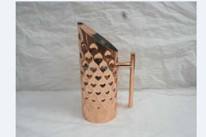 Pichet en métal, acier inoxydable, cuivre, travail martelé, or rose, design moderne, pichet pour usage domestique - Product Image 2
