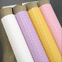 Feuilles de Faux cuir tressées écologiques à texture bosse tressée Tissu en cuir synthétique PVC brillant pour arcs à cheveux Costumes de bricolage Canapé
