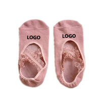 Chaussettes de sport pour femmes OEM pour le yoga, logo brodé personnalisé, design tendance, chaussettes de pilates en coton antidérapantes